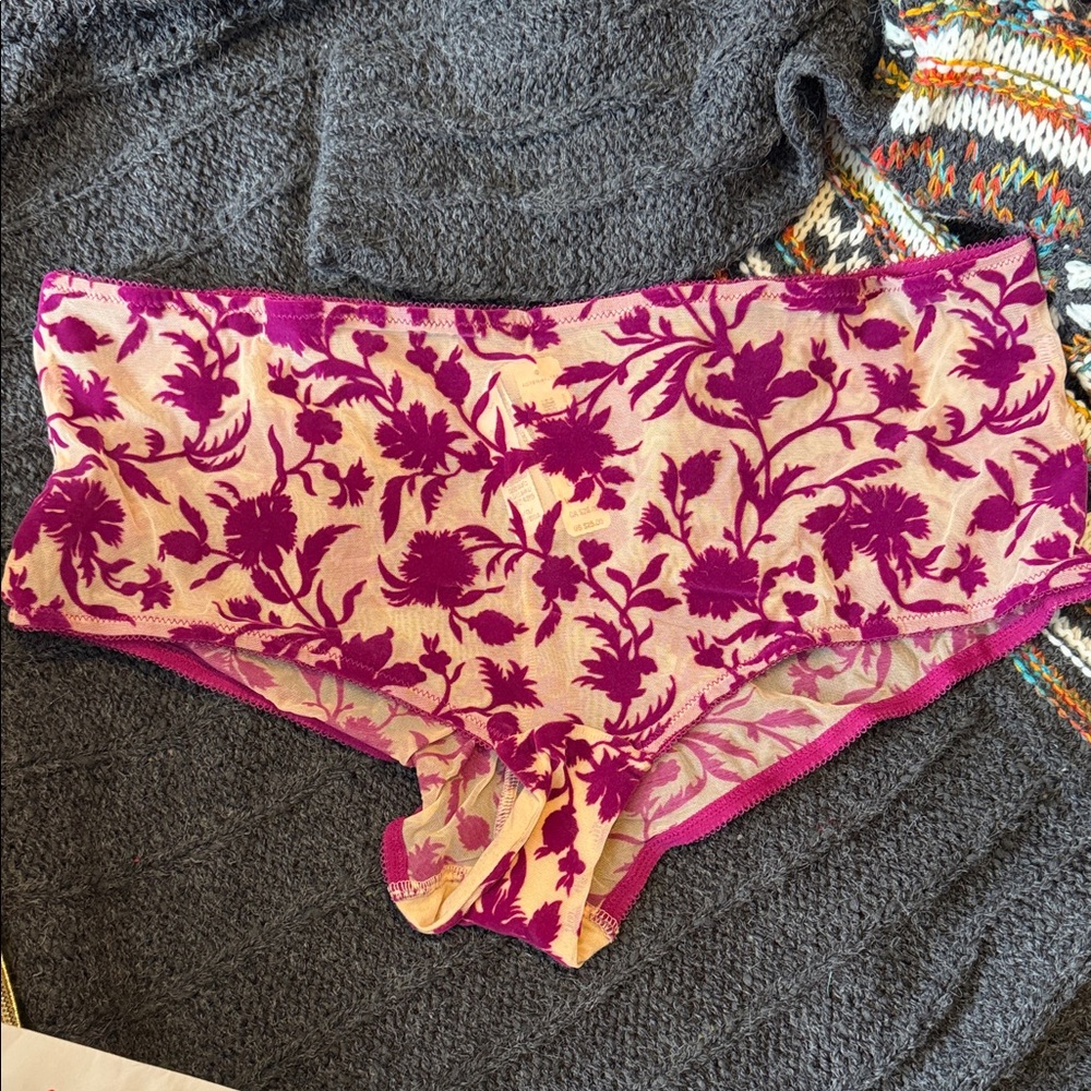 Victoria's Secret Pink Floral Lace Boyshorts